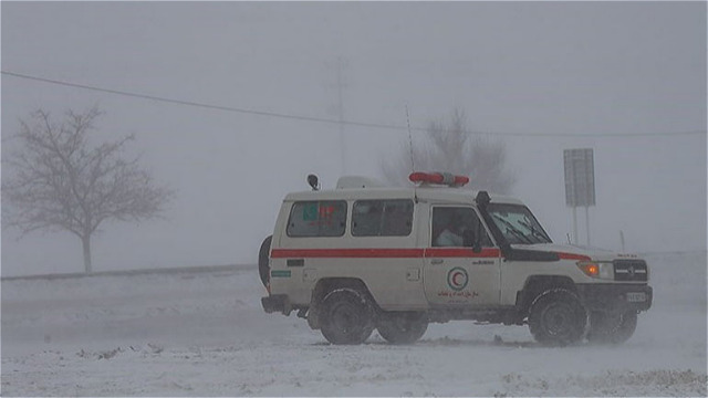  ۶۷ خودرو گرفتار در برف و کولاک آذربایجان غربی رهاسازی شد 