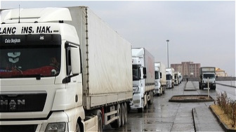 بیش از ۱۸ هزار دستگاه کامیون سال گذشته از مرز پلدشت تردد کردند