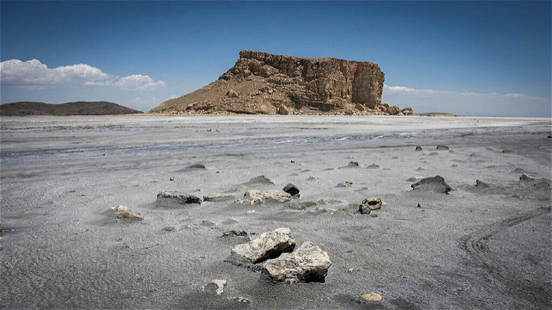 مشکلی در حفاظت از آبِ خط انتقال به دریاچه ارومیه نداریم 