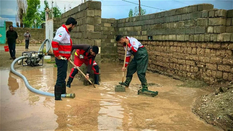 امدادرسانی به متاثرین آبگرفتی منازل در روستاهای سلماس و پلدشت