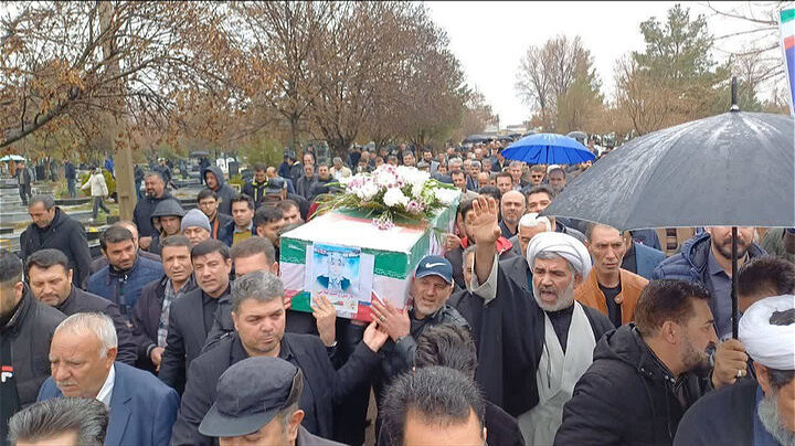  دانش آموز شهیده ۱۲ ساله «نازنین زینب ملایی» در میاندوآب تشییع شد