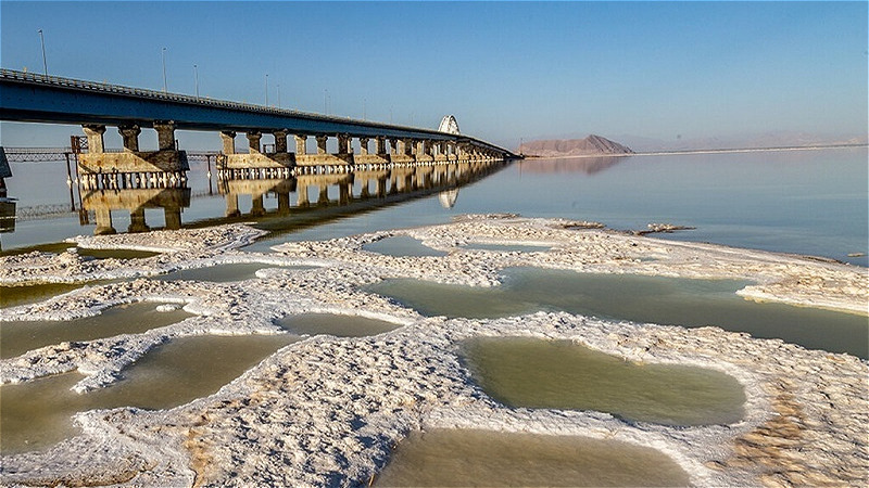 افزایش دما و برداشت از آب های زیر زمینی عامل کاهش تراز دریاچه ارومیه