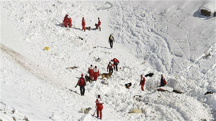 ارتفاع برف در محدوده جستجوی کوهنوردان مفقودشده بیش از ۱۰ متر است