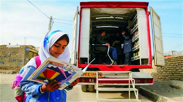 کتابخانه سیار در فرهنگ سراهای ارومیه راه اندازی شد