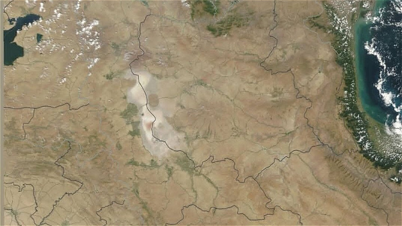دیگر آبی در دریاچه ارومیه باقی نمانده است