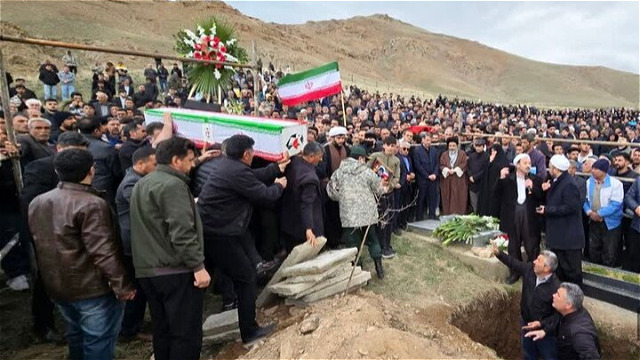  شهدای مدافع وطن بر دوش مردم آذربایجان غربی بدرقه شدند