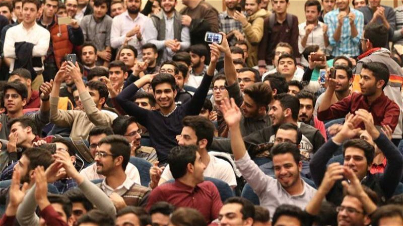 باید دغدغه جوانان را «بدون روتوش» شنید
