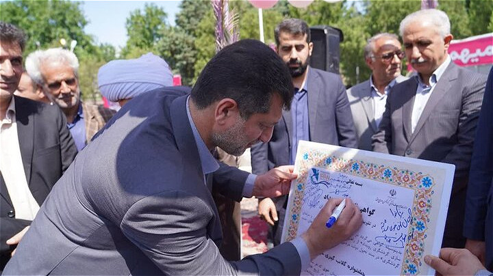 رونمایی از گواهینامه ثبت جشنواره گلاب‌گیری خوی در تقویم گردشگری ایران