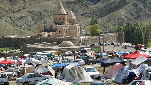  آیین مذهبی باداراک در قره کلیسای چالدران برگزار شد