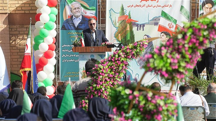 آموزش و پرورش مسیر تربیت نسل آینده را در مکتب شهدا دنبال کند