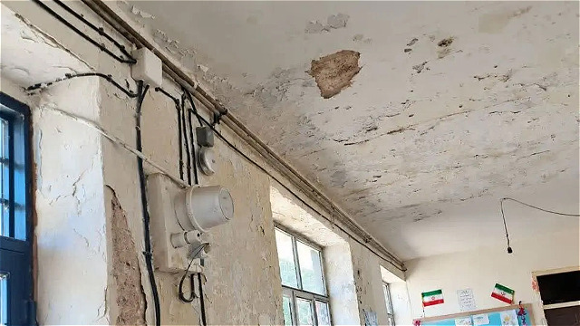  ایمنی مدرسه قدیمی زرشوران تکاب نگران کننده است 