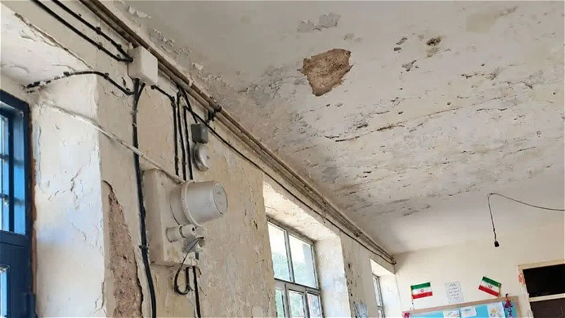  ایمنی مدرسه قدیمی زرشوران تکاب نگران کننده است 