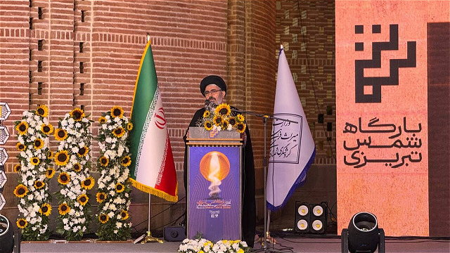 مردم باید از آثار و افکار پیشینیان برای زندگی و آینده خود بهره بگیرند